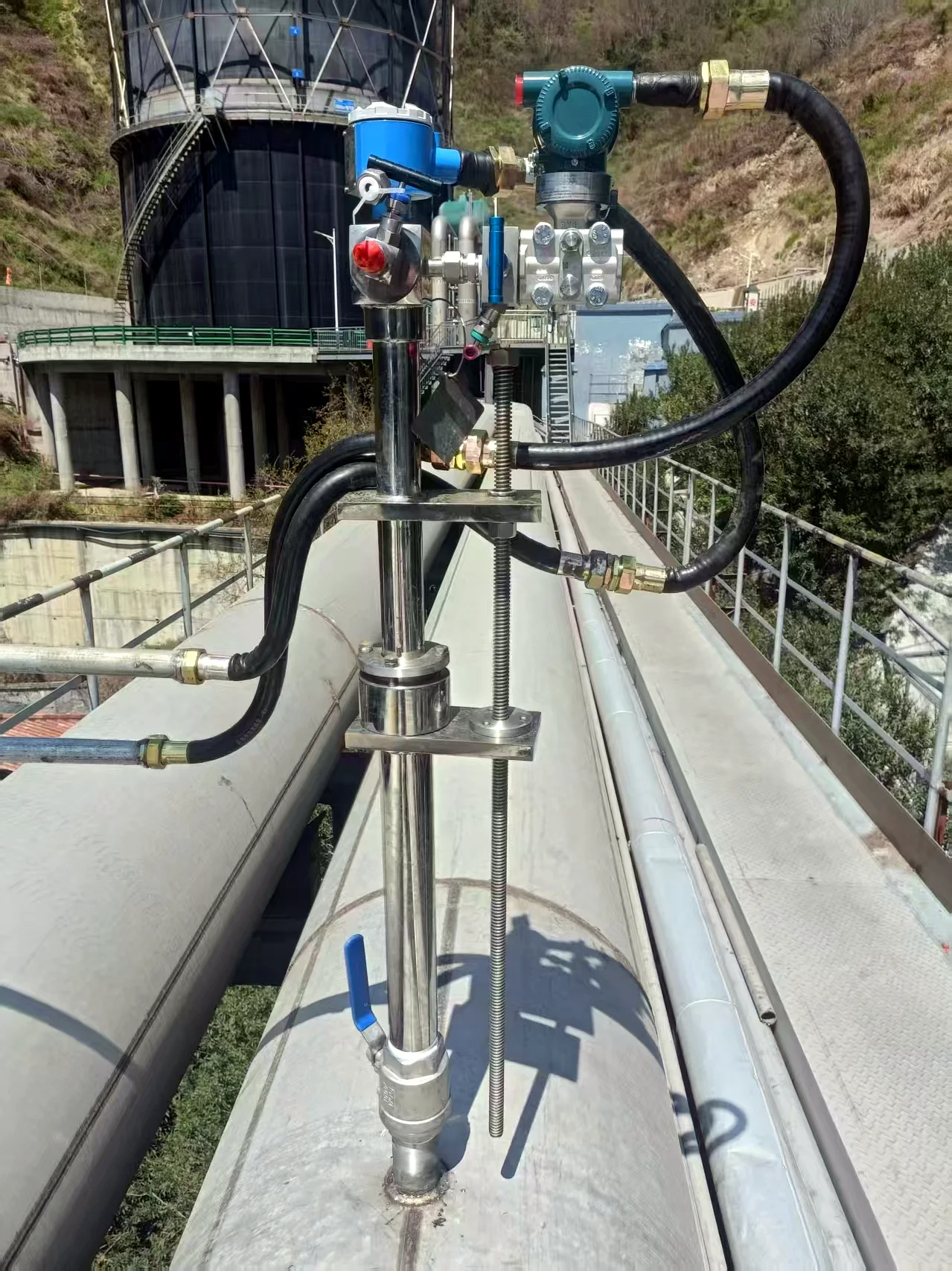 Insertion averaging Pitot flow meter used for gas-holder energy metering