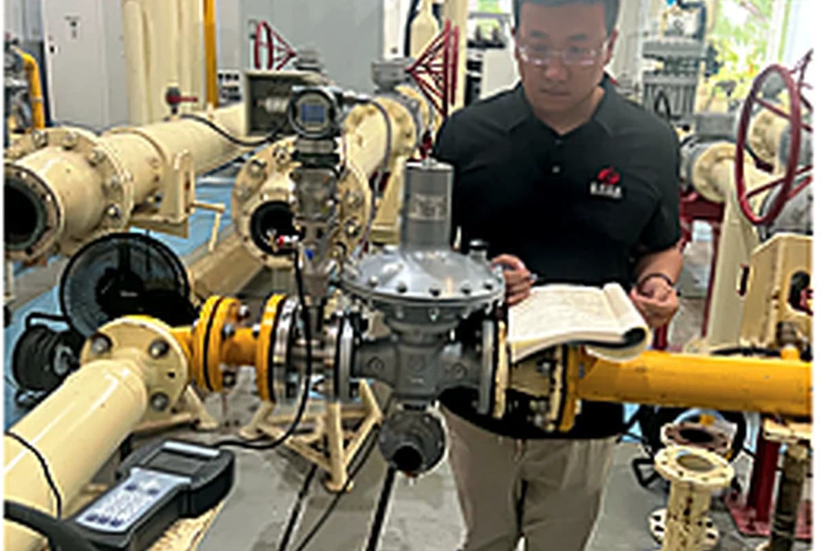 Flow meter testing and calibration bench