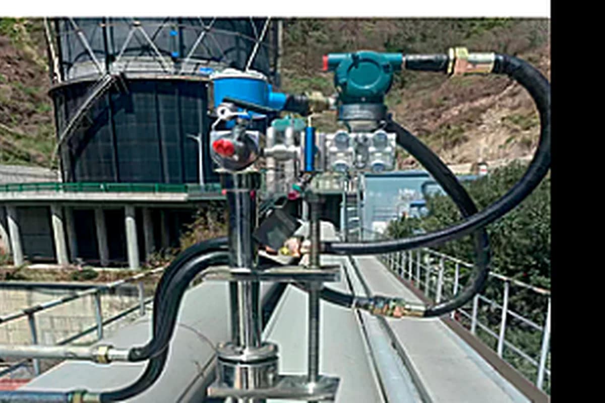Insertion averaging Pitot flow meter in process service