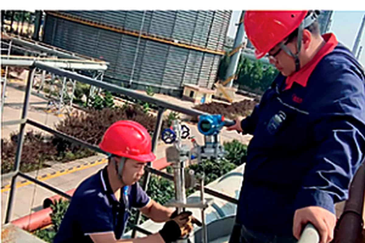 Technicians commissioning an averaging Pitot flow meter