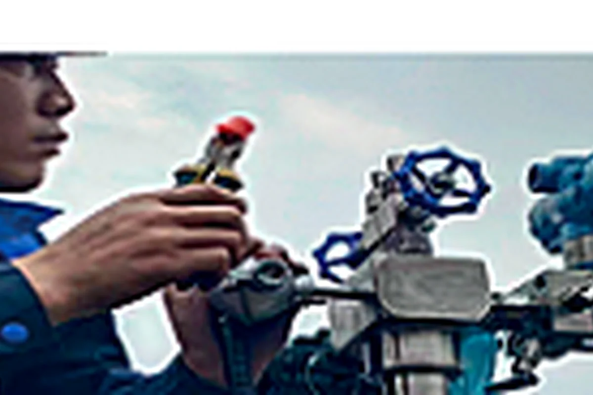 Field adjustment of an averaging Pitot transmitter assembly